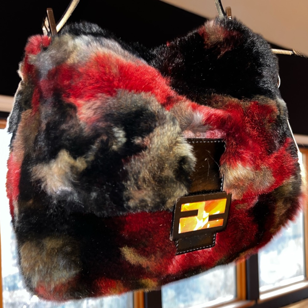 Fendi: RARE Mink Fur Multicolor Dyed Beaver Sheared Mamma Baguette Shoulder Bag - Picture 14 of 17
